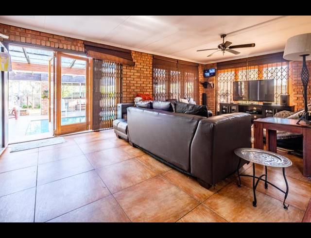 5 BEDROOM HOUSE FOR SALE IN BRACKENDOWNS